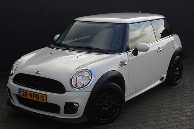 Mini Cooper Mini 1.6 Business Line 123pk | e APK | JCW look | Cruise | Airco | Start stop | 17 velgen | Elektr. ramen | 6-bak | Multifunctioneel stuur | Is