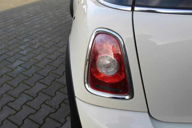 Mini Cooper Mini 1.6 Business Line 123pk | e APK | JCW look | Cruise | Airco | Start stop | 17 velgen | Elektr. ramen | 6-bak | Multifunctioneel stuur | Is