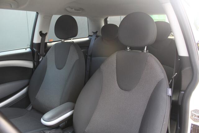 Mini Cooper Mini 1.6 Business Line 123pk | e APK | JCW look | Cruise | Airco | Start stop | 17 velgen | Elektr. ramen | 6-bak | Multifunctioneel stuur | Is
