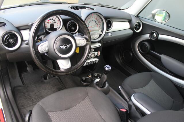 Mini Cooper Mini 1.6 Business Line 123pk | e APK | JCW look | Cruise | Airco | Start stop | 17 velgen | Elektr. ramen | 6-bak | Multifunctioneel stuur | Is