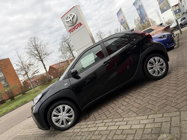 Toyota Aygo X 1.0 VVT-i MT Play Achteruitrij camera | Navigatie Apple CarPlay/Android Auto | Dealer onderhouden | Lage KM stand |
