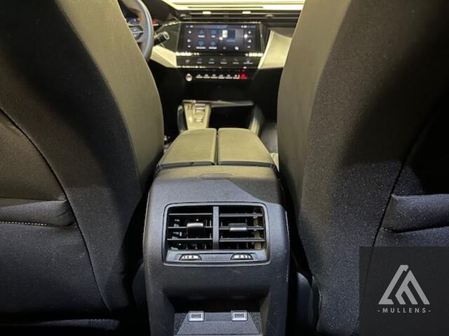 Peugeot 308 Allure EAT8 + Navi + Camera + Half leder