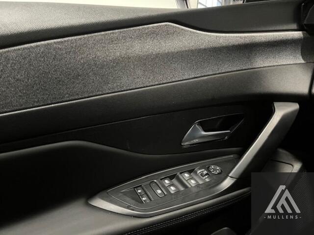 Peugeot 308 Allure EAT8 + Navi + Camera + Half leder