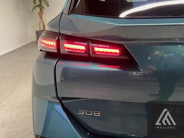 Peugeot 308 Allure EAT8 + Navi + Camera + Half leder