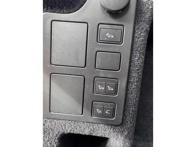 Land Rover Discovery 3.0TDV6 HSE FULL OPTIONS