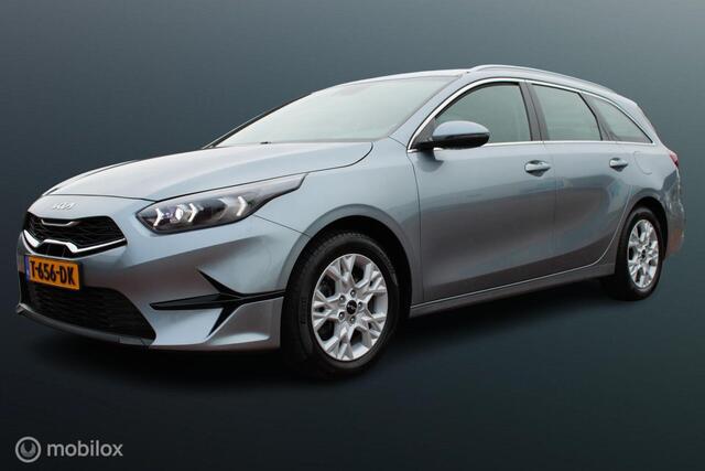 KIA CEE D Ceed Sportswagon 1.5 T-GDi 160 PK 4 cilinder DynamicLine, 1400KG Trekgewicht, Clima, Cruise, Navi, App connect, Pdc + Camera, Lmv, All season ba