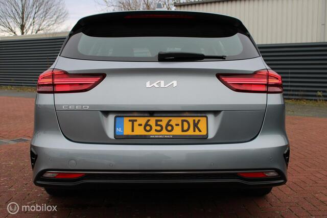 KIA CEE D Ceed Sportswagon 1.5 T-GDi 160 PK 4 cilinder DynamicLine, 1400KG Trekgewicht, Clima, Cruise, Navi, App connect, Pdc + Camera, Lmv, All season ba