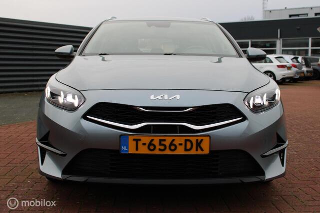 KIA CEE D Ceed Sportswagon 1.5 T-GDi 160 PK 4 cilinder DynamicLine, 1400KG Trekgewicht, Clima, Cruise, Navi, App connect, Pdc + Camera, Lmv, All season ba