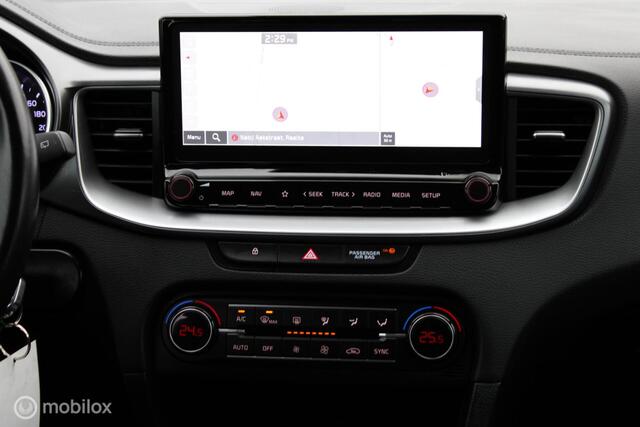 KIA CEE D Ceed Sportswagon 1.5 T-GDi 160 PK 4 cilinder DynamicLine, 1400KG Trekgewicht, Clima, Cruise, Navi, App connect, Pdc + Camera, Lmv, All season ba