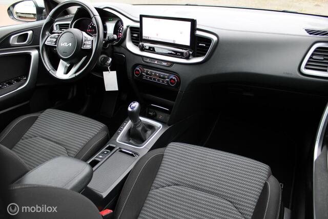 KIA CEE D Ceed Sportswagon 1.5 T-GDi 160 PK 4 cilinder DynamicLine, 1400KG Trekgewicht, Clima, Cruise, Navi, App connect, Pdc + Camera, Lmv, All season ba