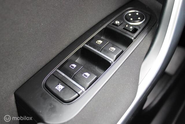 KIA CEE D Ceed Sportswagon 1.5 T-GDi 160 PK 4 cilinder DynamicLine, 1400KG Trekgewicht, Clima, Cruise, Navi, App connect, Pdc + Camera, Lmv, All season ba
