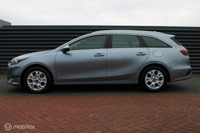KIA CEE D Ceed Sportswagon 1.5 T-GDi 160 PK 4 cilinder DynamicLine, 1400KG Trekgewicht, Clima, Cruise, Navi, App connect, Pdc + Camera, Lmv, All season ba