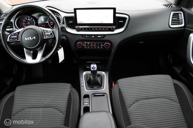 KIA CEE D Ceed Sportswagon 1.5 T-GDi 160 PK 4 cilinder DynamicLine, 1400KG Trekgewicht, Clima, Cruise, Navi, App connect, Pdc + Camera, Lmv, All season ba