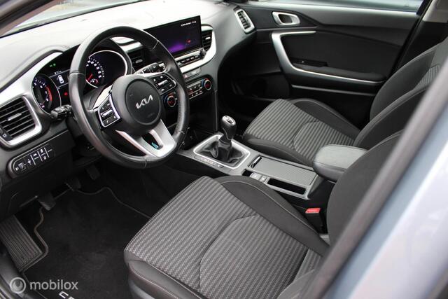 KIA CEE D Ceed Sportswagon 1.5 T-GDi 160 PK 4 cilinder DynamicLine, 1400KG Trekgewicht, Clima, Cruise, Navi, App connect, Pdc + Camera, Lmv, All season ba