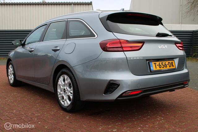 KIA CEE D Ceed Sportswagon 1.5 T-GDi 160 PK 4 cilinder DynamicLine, 1400KG Trekgewicht, Clima, Cruise, Navi, App connect, Pdc + Camera, Lmv, All season ba