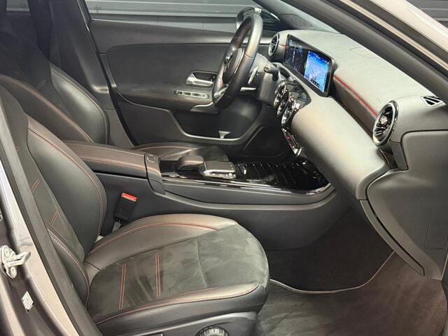 Mercedes-Benz A-Klasse 200 AMG Line Automaat | 59.853 km | Night Pack | Camera | LED
