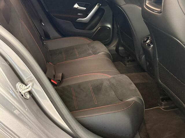 Mercedes-Benz A-Klasse 200 AMG Line Automaat | 59.853 km | Night Pack | Camera | LED
