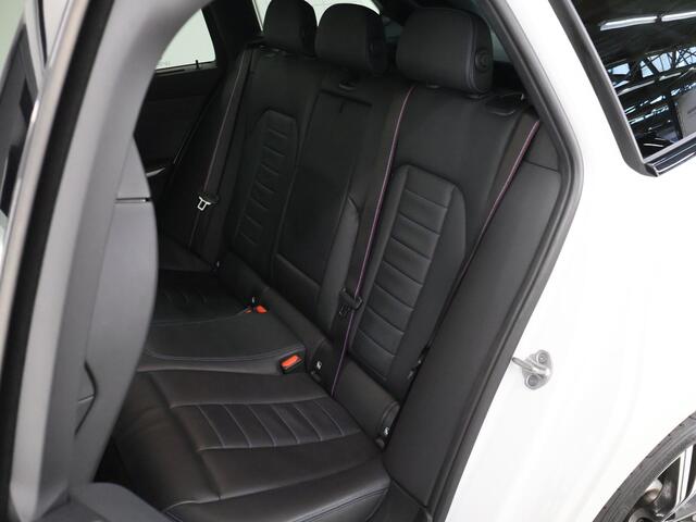 BMW 3-Serie Touring 330e M-Sport | M-Pakket | Panoramadak | Ele. stoelen + Geheugen | HUD | Sportstoelen | Camera | Apple CarPlay/Android auto | Adaptieve