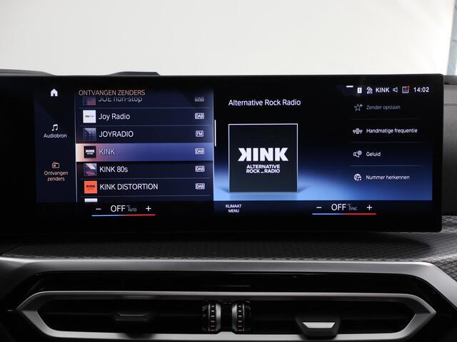 BMW 3-Serie Touring 330e M-Sport | M-Pakket | Panoramadak | Ele. stoelen + Geheugen | HUD | Sportstoelen | Camera | Apple CarPlay/Android auto | Adaptieve