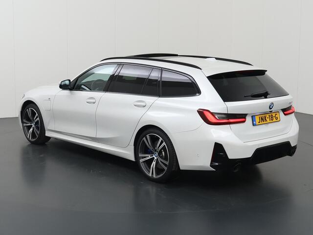 BMW 3-Serie Touring 330e M-Sport | M-Pakket | Panoramadak | Ele. stoelen + Geheugen | HUD | Sportstoelen | Camera | Apple CarPlay/Android auto | Adaptieve