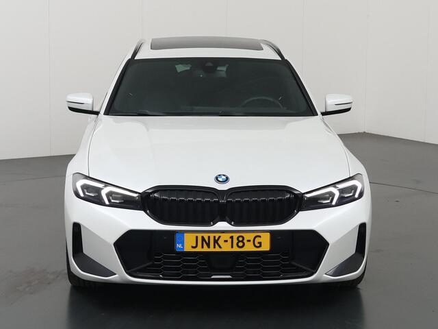 BMW 3-Serie Touring 330e M-Sport | M-Pakket | Panoramadak | Ele. stoelen + Geheugen | HUD | Sportstoelen | Camera | Apple CarPlay/Android auto | Adaptieve