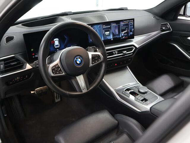 BMW 3-Serie Touring 330e M-Sport | M-Pakket | Panoramadak | Ele. stoelen + Geheugen | HUD | Sportstoelen | Camera | Apple CarPlay/Android auto | Adaptieve