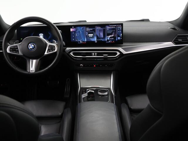 BMW 3-Serie Touring 330e M-Sport | M-Pakket | Panoramadak | Ele. stoelen + Geheugen | HUD | Sportstoelen | Camera | Apple CarPlay/Android auto | Adaptieve