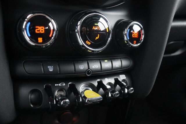 Mini Electric SE | Business Edition Navigatie/ Cruise Control/ Warmtepomp/ Sportstoelen/ Carplay / Lentevoordeel
