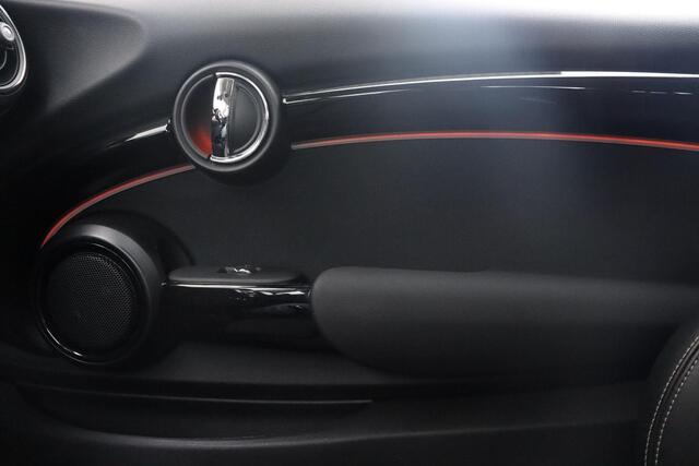 Mini Electric SE | Business Edition Navigatie/ Cruise Control/ Warmtepomp/ Sportstoelen/ Carplay / Lentevoordeel