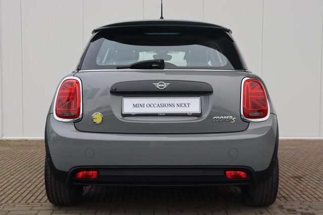 Mini Electric SE | Business Edition Navigatie/ Cruise Control/ Warmtepomp/ Sportstoelen/ Carplay / Lentevoordeel