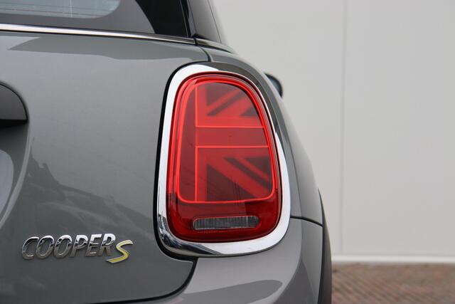 Mini Electric SE | Business Edition Navigatie/ Cruise Control/ Warmtepomp/ Sportstoelen/ Carplay / Lentevoordeel