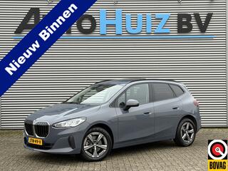 BMW 2-SERIE Active Tourer 218i Trekhaak Panoramadak Stuurwielverwarming Stoelverwarming LED Achteruitrijcamera Keyless Entry Carplay