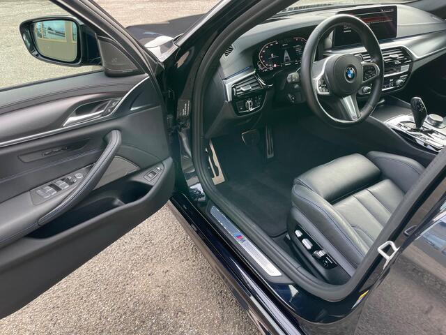 BMW 5-Serie Touring 530e xDrive High Executive LCI M-Sport Stoelen Compleet BMW Onderhoud incl 12 maanden Garantie