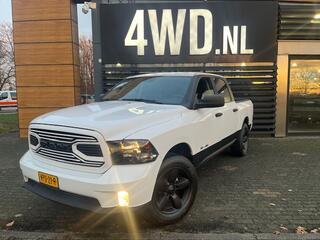 DODGE 1500 Ram 5.7 V8 4x4 Crew Cab 6 PERS CLASSIC/ NAP 297 KM / SHOWROOM DEMO AUTO � 51.900 EXCL Onze SHOWROOM demo auto met slechts 297 km in nieuwstaat nu leverbaar inclusief trekhaak PRING GAS installatie , BLACK PACK ,  inruil mogelijk