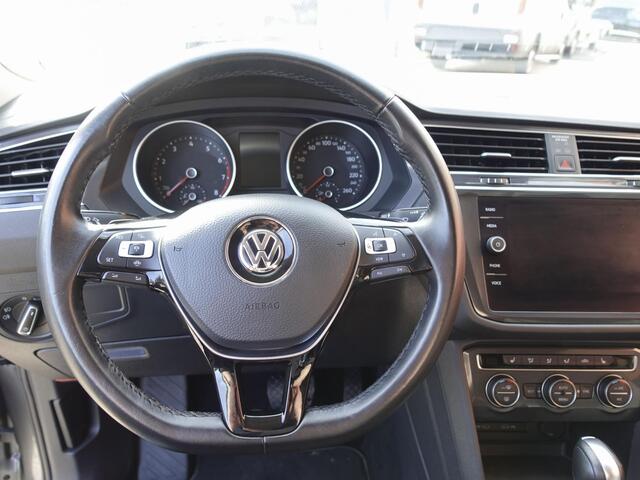 Volkswagen Tiguan Allspace 1.5 TSI DSG R-Line 7p. Navigatie Climate Control Lichtmetalen velgen DAB Led Stoelverwarming Apple Carplay/ Android Auto Lichtmetalen 