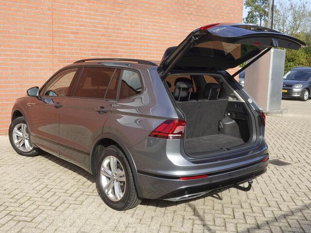 Volkswagen Tiguan Allspace 1.5 TSI DSG R-Line 7p. Navigatie Climate Control Lichtmetalen velgen DAB Led Stoelverwarming Apple Carplay/ Android Auto Lichtmetalen 