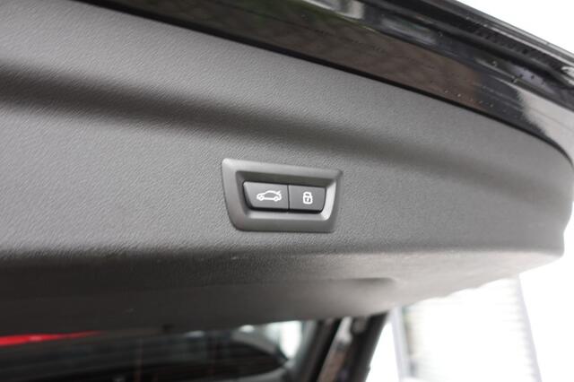BMW X1 XDRIVE 30E M-Sport Panorama Trekhaak BOMVOL