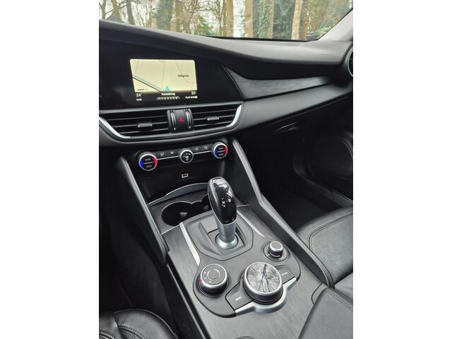 Alfa Romeo Giulia 2.0T Super
