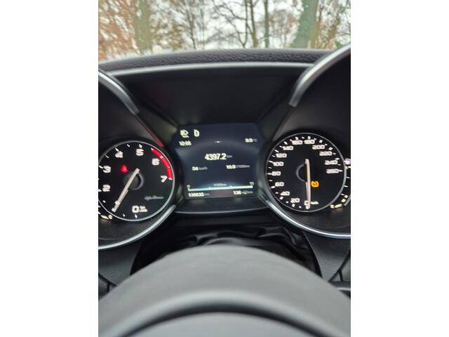 Alfa Romeo Giulia 2.0T Super