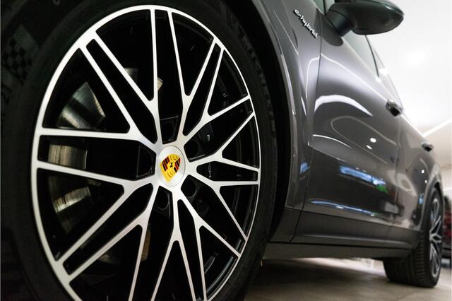 Porsche Cayenne Coup� 3.0 E-Hybrid 470PK | InnoDrive | Bose | Trekhaak | Sportchrono | VOL Fabrieksgarantie