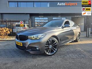 BMW 3-SERIE GT Gran Turismo 320i High Executive Edition | Met o.a. lederen bekleding, panoramadak, achteruitrijcamera en cruise!