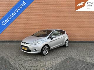 FORD FIESTA 1.4 Ghia AIRCO | LEER | STOELVRWNG | NAVI | APK