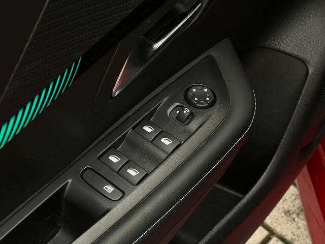 Peugeot 208 1.2 PureTech Allure NL AUTO | PDC | LAGE KM