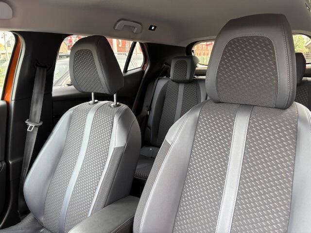 Peugeot 2008 1.2 PureTech 130 B.L. Allure automaat navi / camera / Apple/AndroidCarPlay