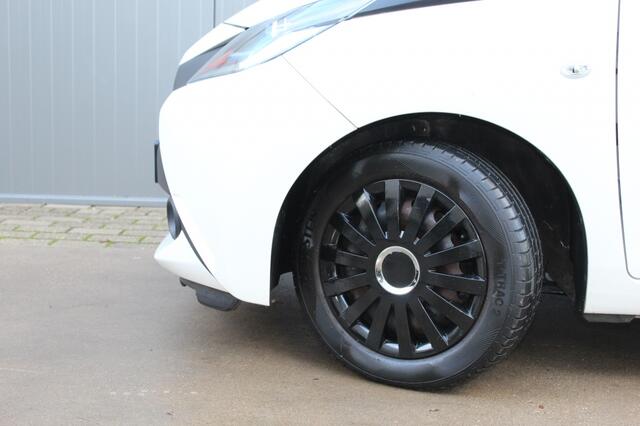 Toyota Aygo 1.0 VVT-i x-fun Airco / Bluetooth / Stuurwiel bed.