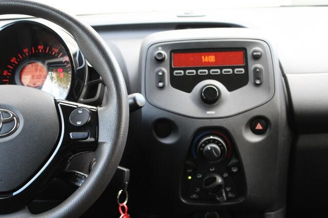Toyota Aygo 1.0 VVT-i x-fun Airco / Bluetooth / Stuurwiel bed.