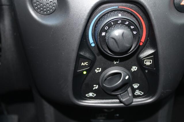Toyota Aygo 1.0 VVT-i x-fun Airco / Bluetooth / Stuurwiel bed.