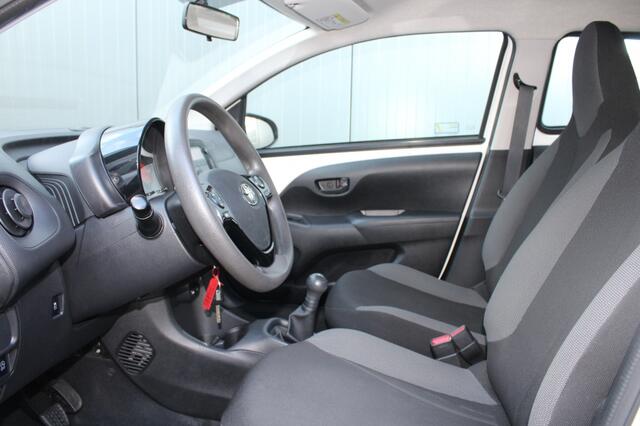 Toyota Aygo 1.0 VVT-i x-fun Airco / Bluetooth / Stuurwiel bed.