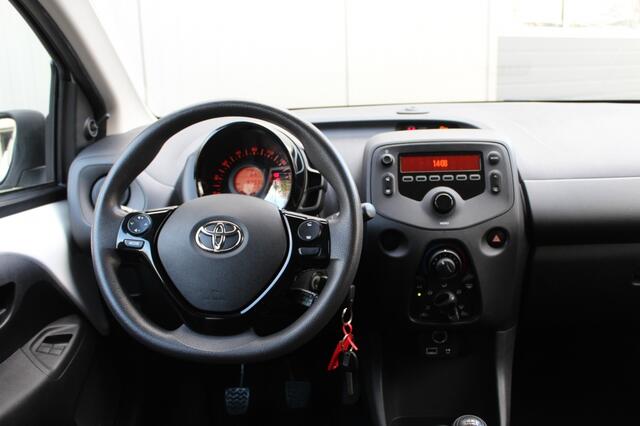 Toyota Aygo 1.0 VVT-i x-fun Airco / Bluetooth / Stuurwiel bed.
