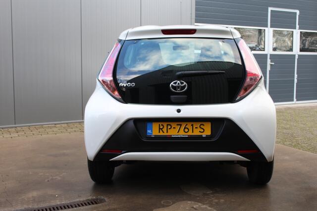 Toyota Aygo 1.0 VVT-i x-fun Airco / Bluetooth / Stuurwiel bed.